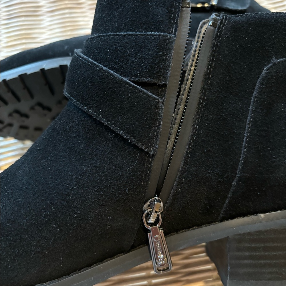 SALE!!! BLONDO suede bootie - Picture 7 of 7